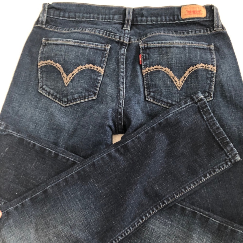 Levi’s - Picture 2 of 5